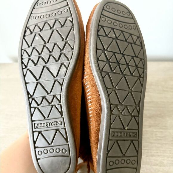 Minnetonka Fringe Ankle Moccasin in Brown Suede - Size 6.5 - Picture 6 of 8